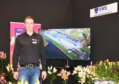 Joost de Jonge of VWS presented a small part of the assortment of their cut lillies and potted lilies, tulips and kalanchoes.